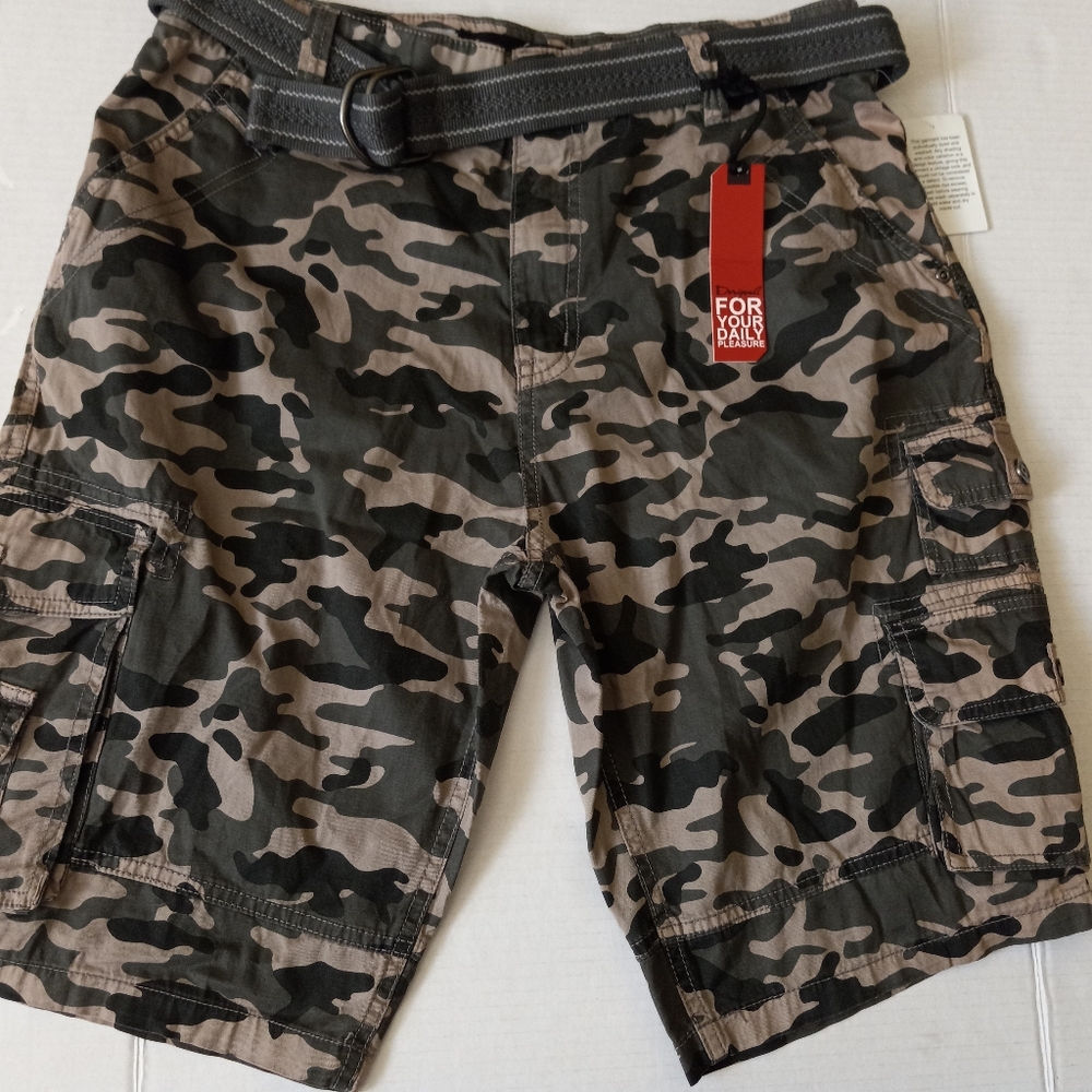 Size 31 Yeans By Buffalo  Titanium Camo Splash Cargo Shorts w/ Belt